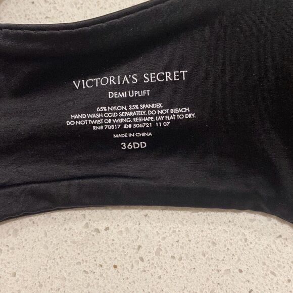 Victoria’s Secret bra, Demi Uplift size 36DD - Picture 4 of 4